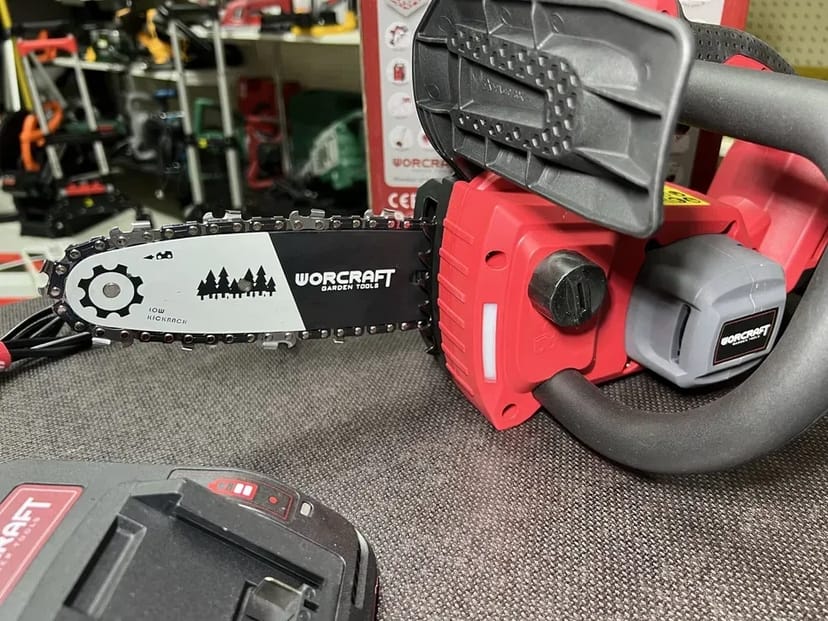 Акумуляторна безщіткова ланцюгова пилка WORCRAFT CGC-S20LiB