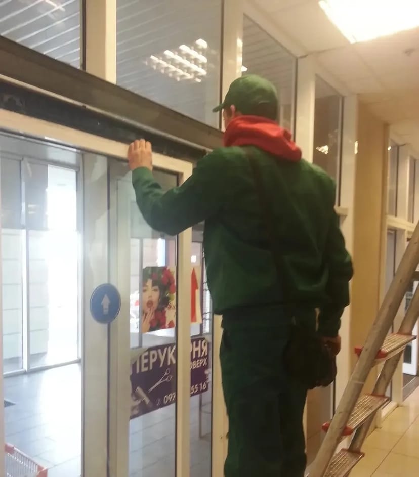 Сервісне обслуговування та ремонт автоматичних дверей