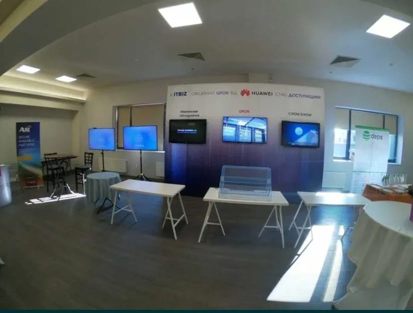 Телевизор 40"-60". Проектор, экран, микрофон, звук