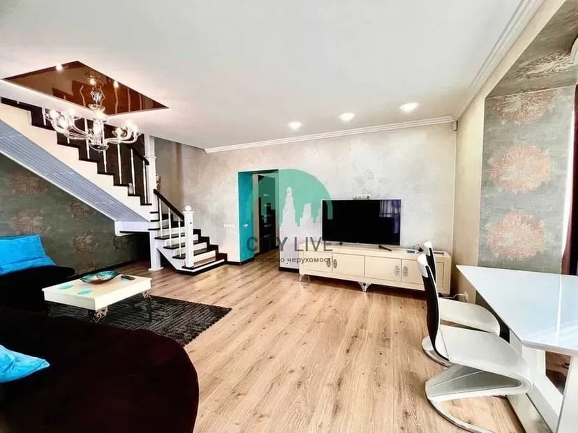 Ексклюзивна трирівнева квартири Центр (П)