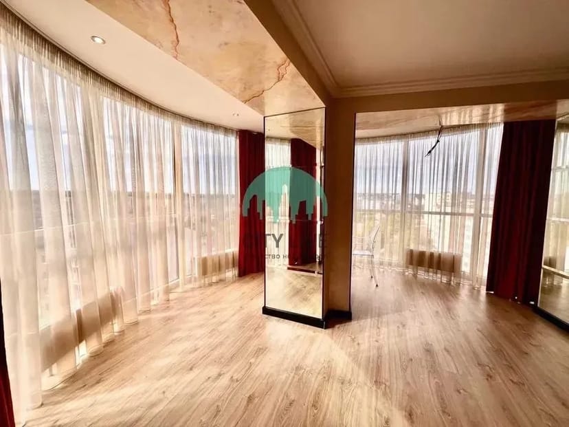 Ексклюзивна трирівнева квартири Центр (П)