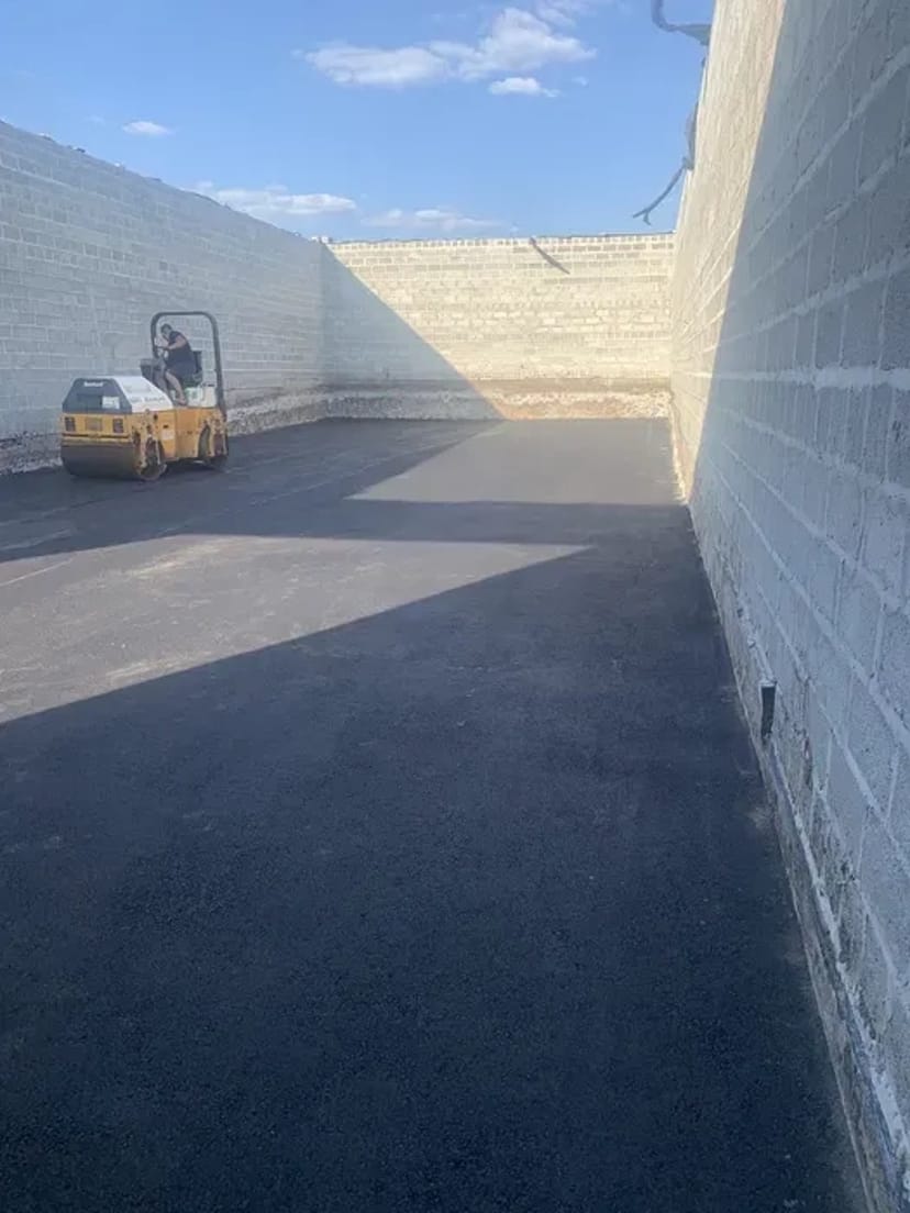 Асфальтування доріг, дворів, автостоянок та складів