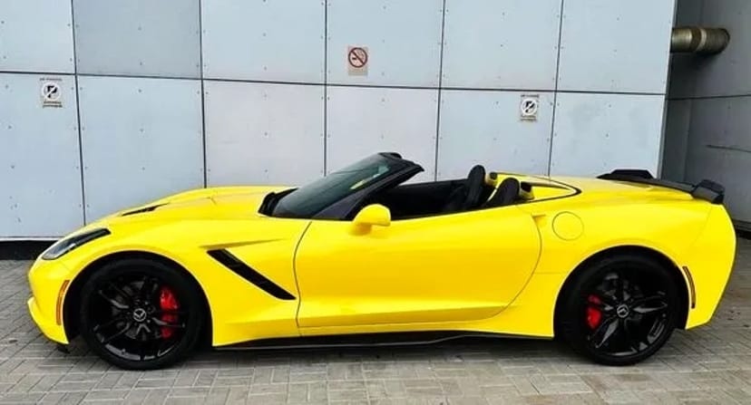 011 Кабріолет Chevrolete Corvette Stingray жовтий на зйомки