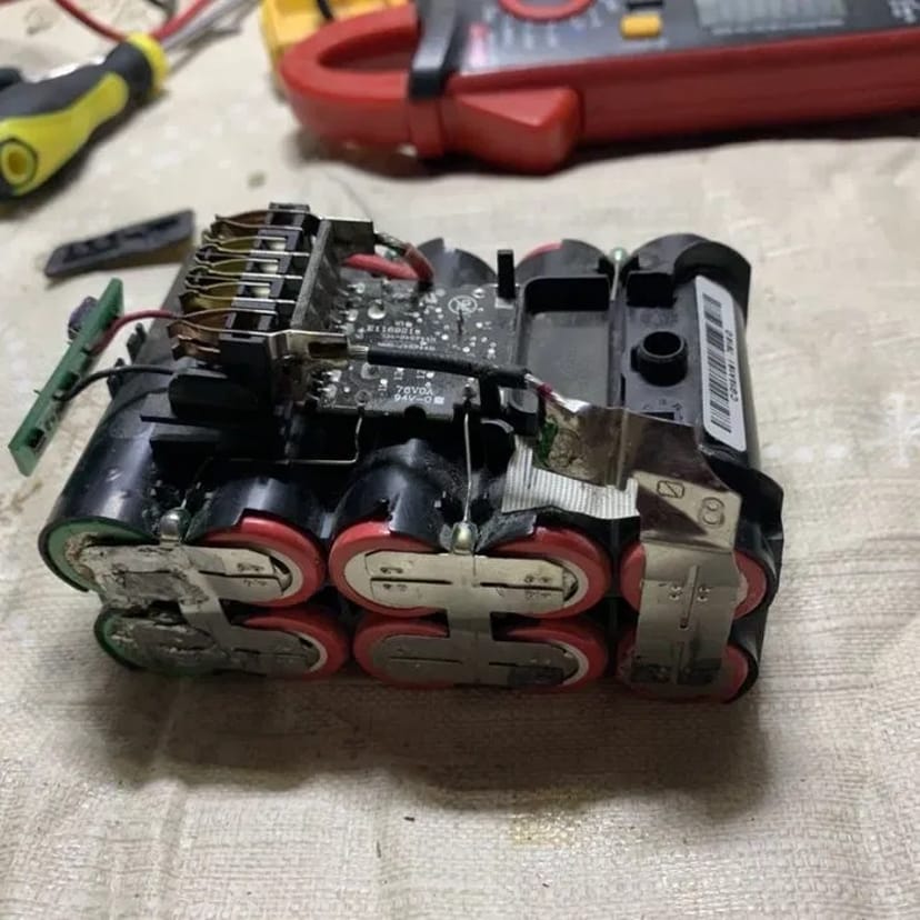 Ремонт, заміна та перепакування акумуляторів, батарей, шуруповертів.