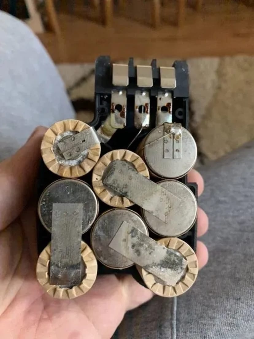 Ремонт, заміна та перепакування акумуляторів, батарей, шуруповертів.