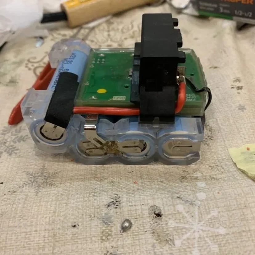 Ремонт, заміна та перепакування акумуляторів, батарей, шуруповертів.