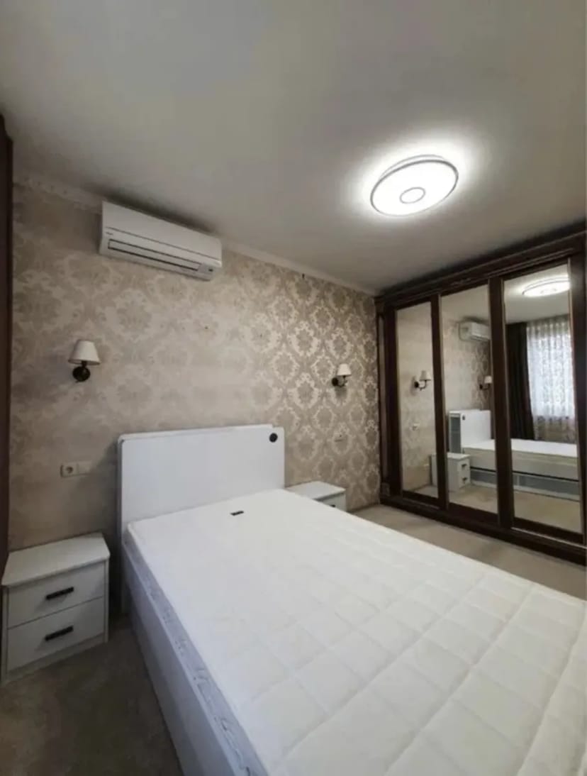 Квартира 5 кімнатна на Малишка 81