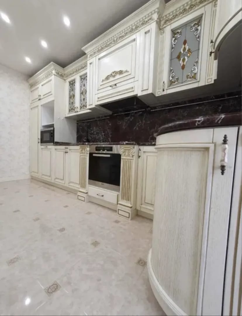 Квартира 5 кімнатна на Малишка 81