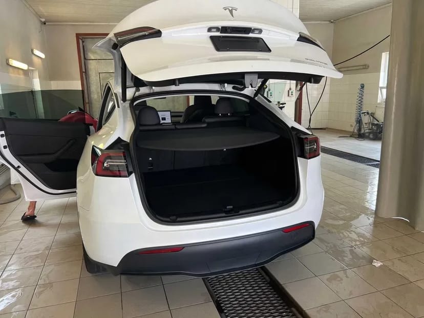 Тесла TESLA Model Y Long Range DUAL Motor авто машина