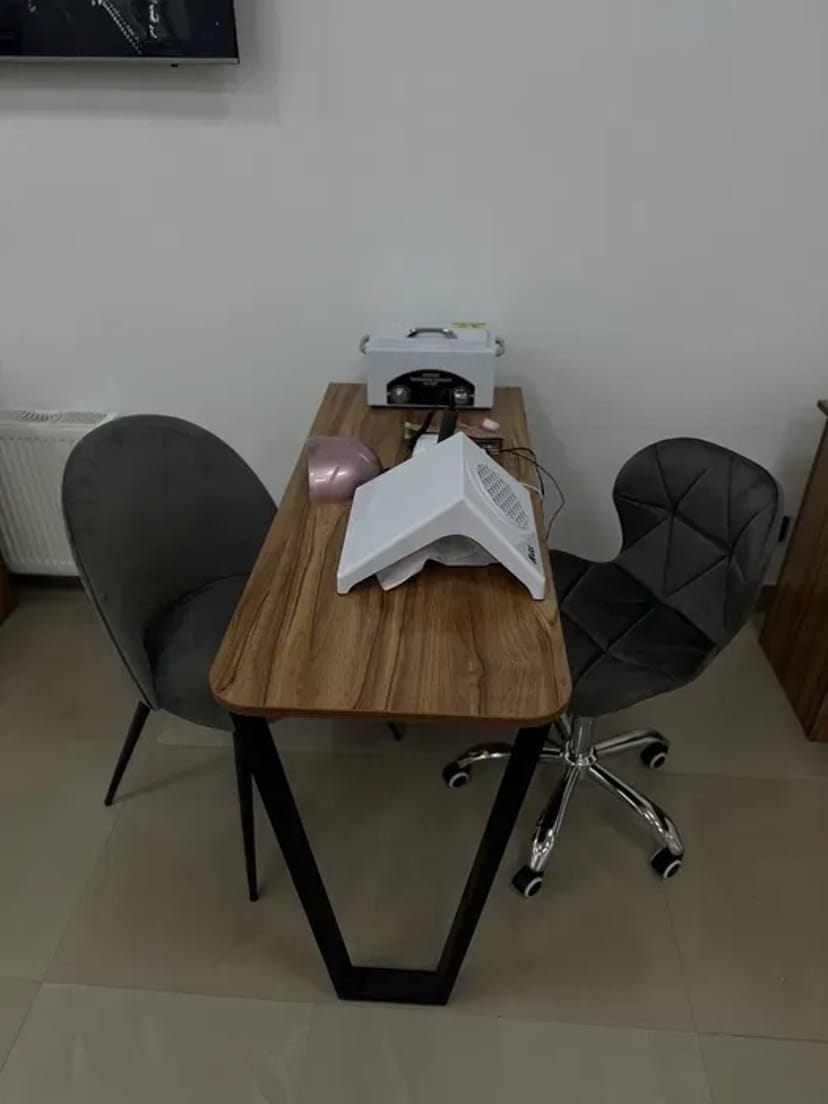 Місце майстра манікюру, педикюру, бровиста, візажиста, уклад