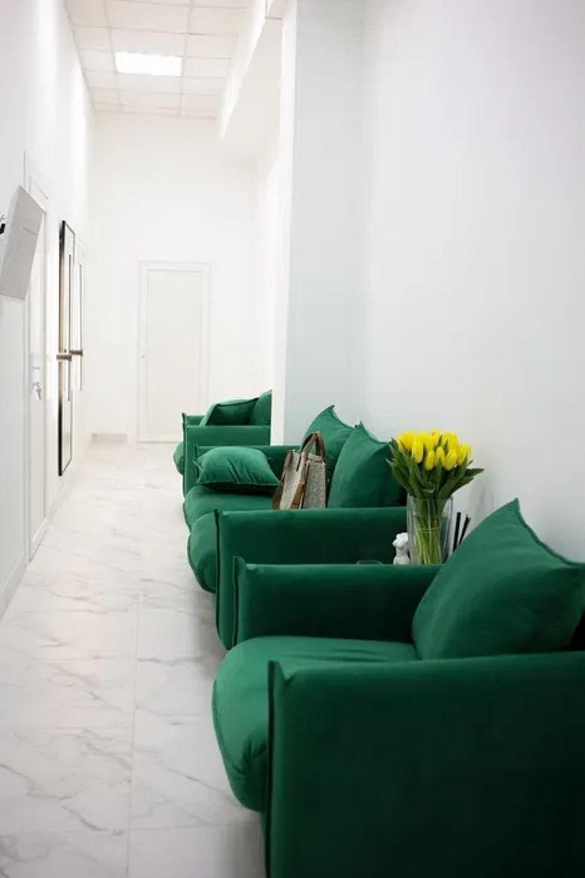 Місце майстра манікюру, педикюру, бровиста, візажиста, уклад