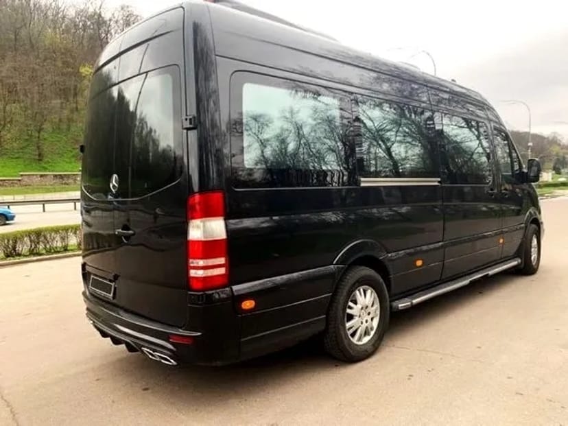 278 Мікроавтобус Mercedes Sprinter чорный VIP class з водієм