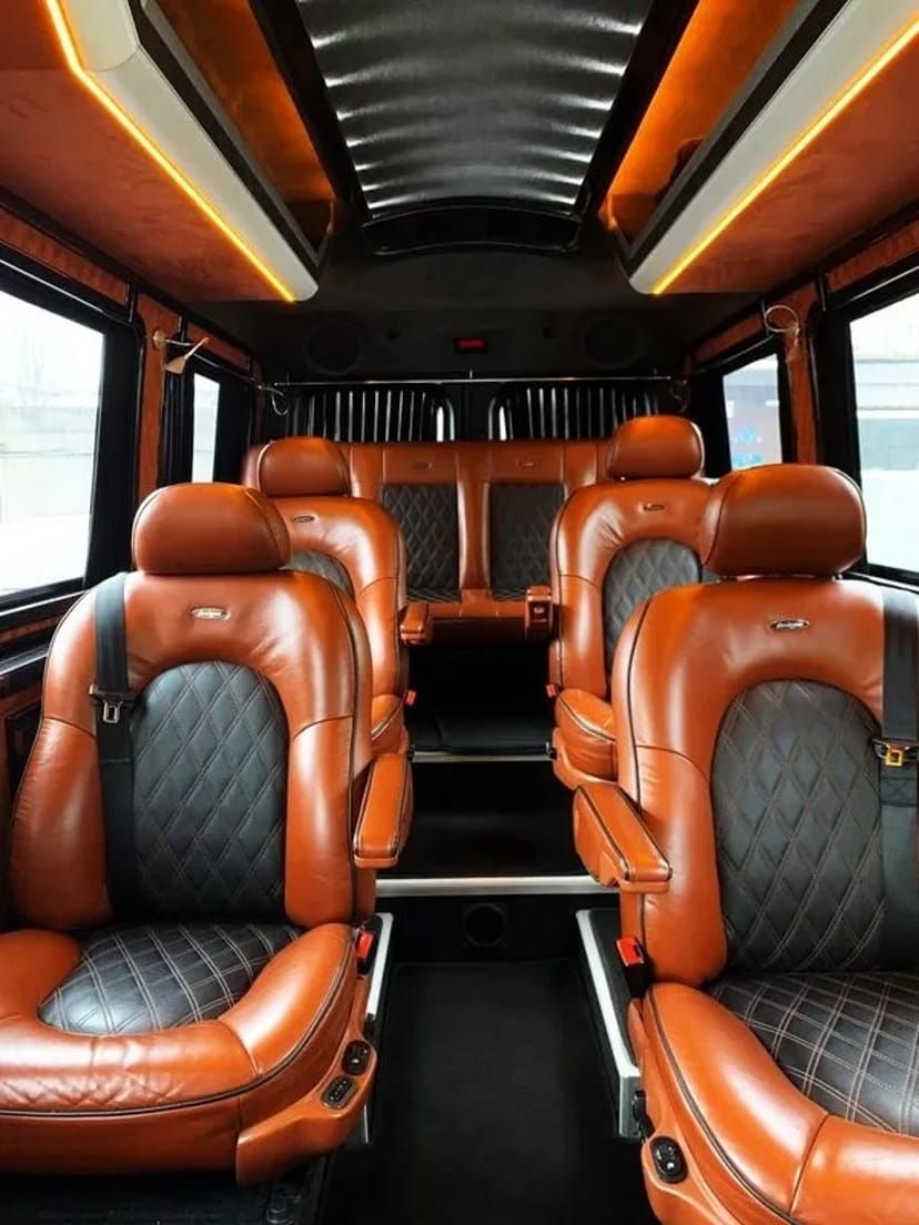 278 Мікроавтобус Mercedes Sprinter чорный VIP class з водієм