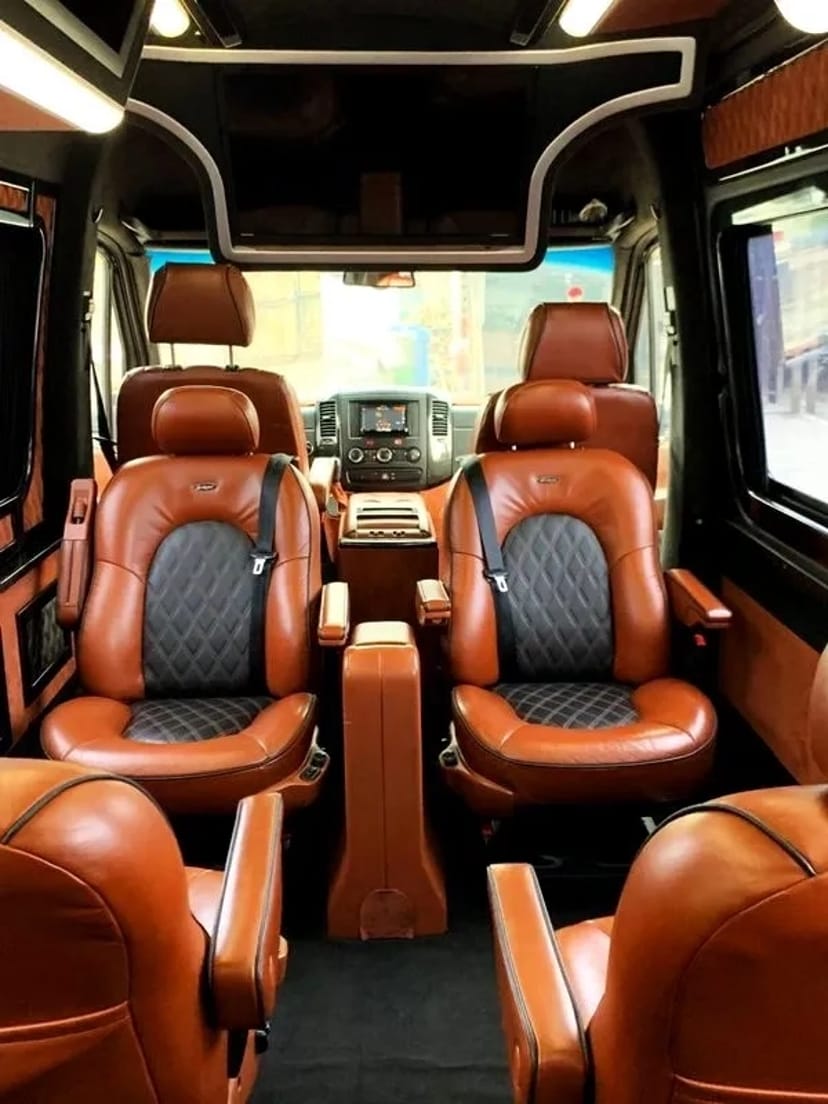 278 Мікроавтобус Mercedes Sprinter чорный VIP class з водієм