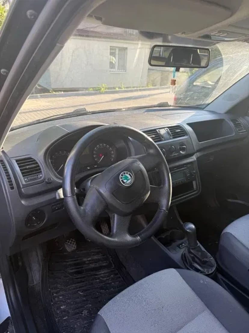 Авто Skoda Fabia 2011