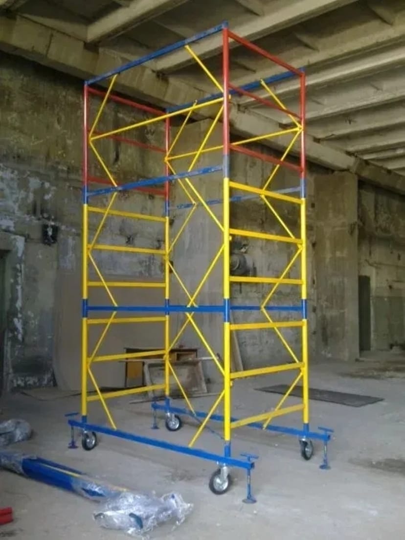 Вишки тури, будівельні риштування у Хмельницькому