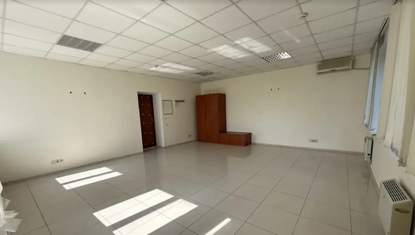 Спеціальне приміщення на просп. Хмельницького Богдана 139, площа 420 кв.м