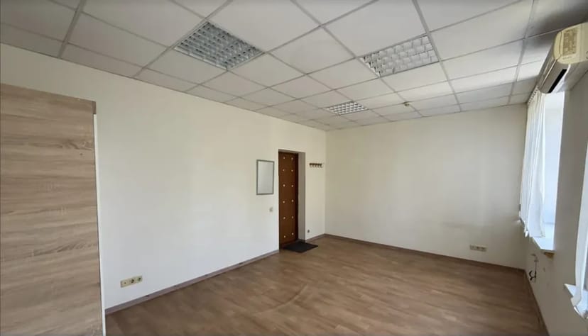 Спеціальне приміщення на просп. Хмельницького Богдана 139, площа 420 кв.м