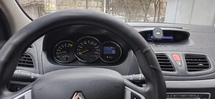 Авто Renault fluence для одного водія