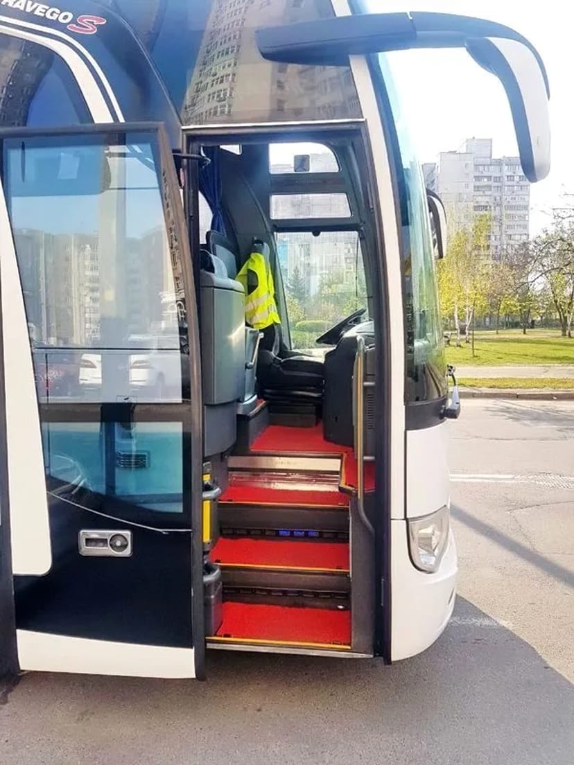 375 Автобус на весілля Mercedes 60 місць замовити в Києві