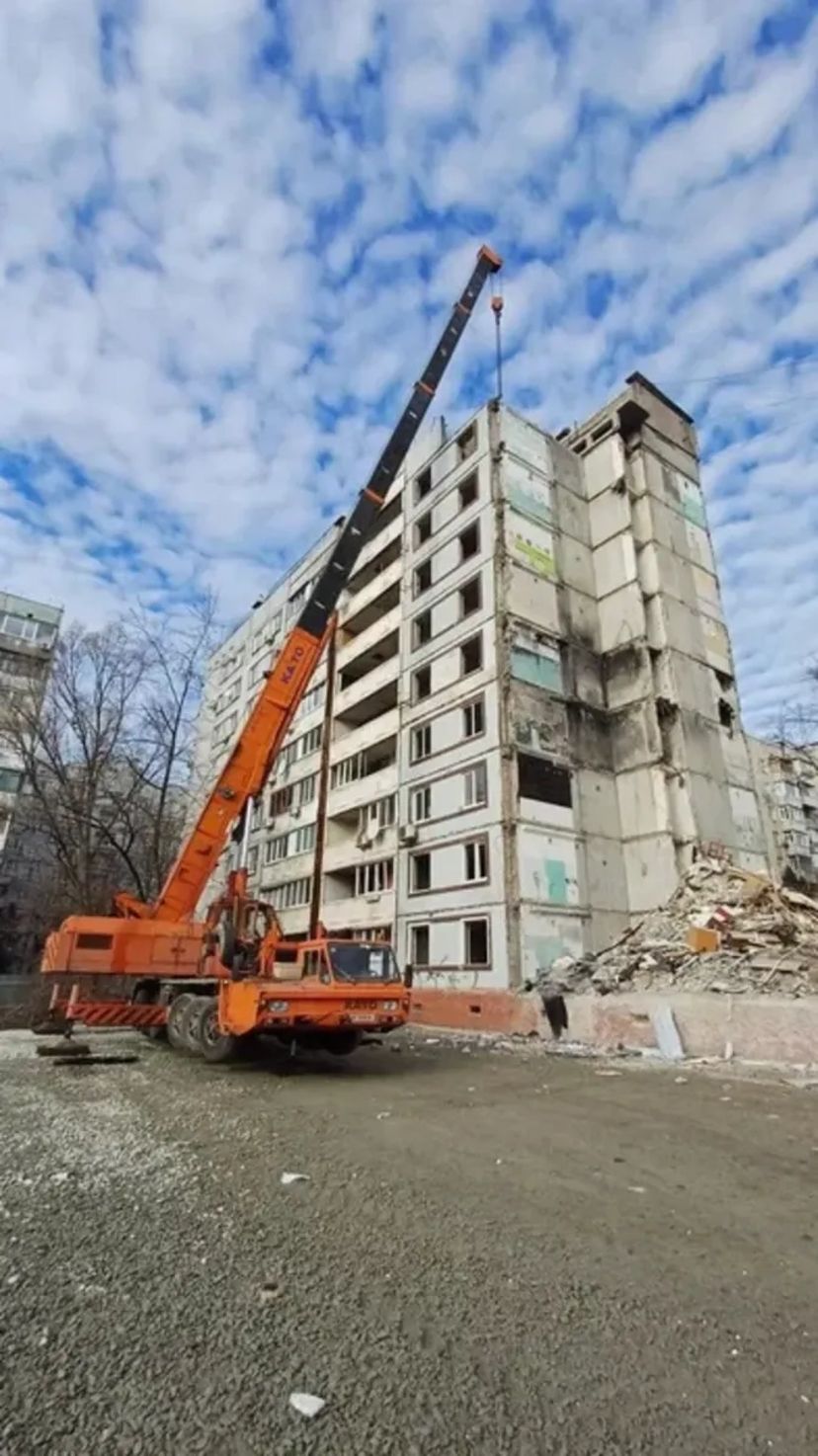 Важкий автокран 75т – Висота підйому до 60м