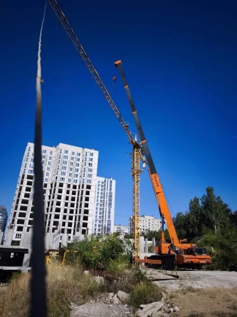 Важкий автокран 75т – Висота підйому до 60м