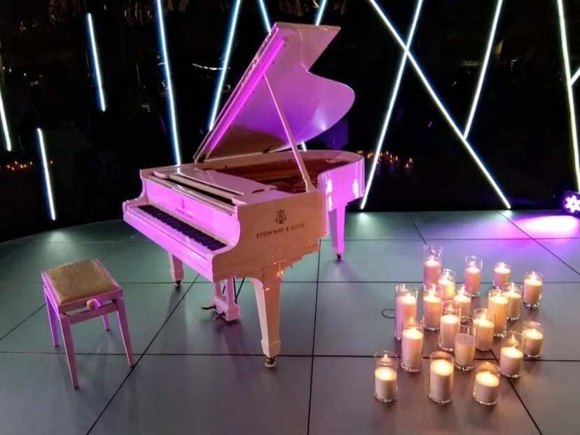 Роялі, Послуги піаниста.