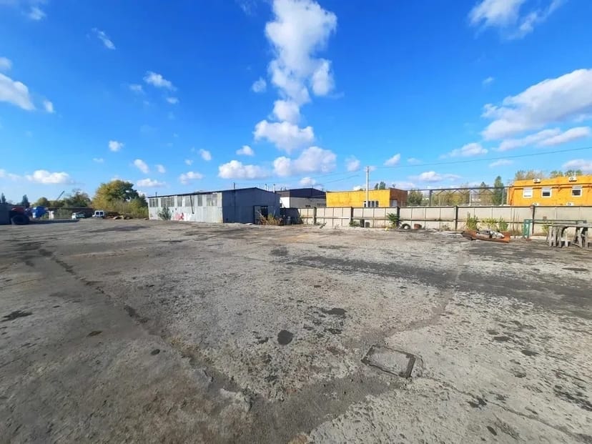 Приміщення виробничо-складського призначення з відкритою рампою