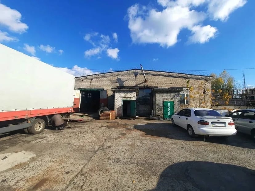 Приміщення виробничо-складського призначення з відкритою рампою