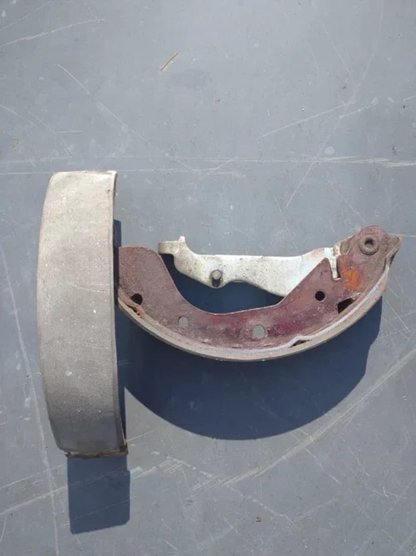 Реставрація гальмівних колодок, проточка дисків і барабанів