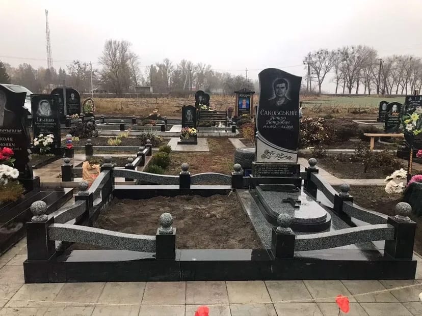 Пам'ятники з Граніту — Виготовлення та Встановлення (Власне Виробництво)