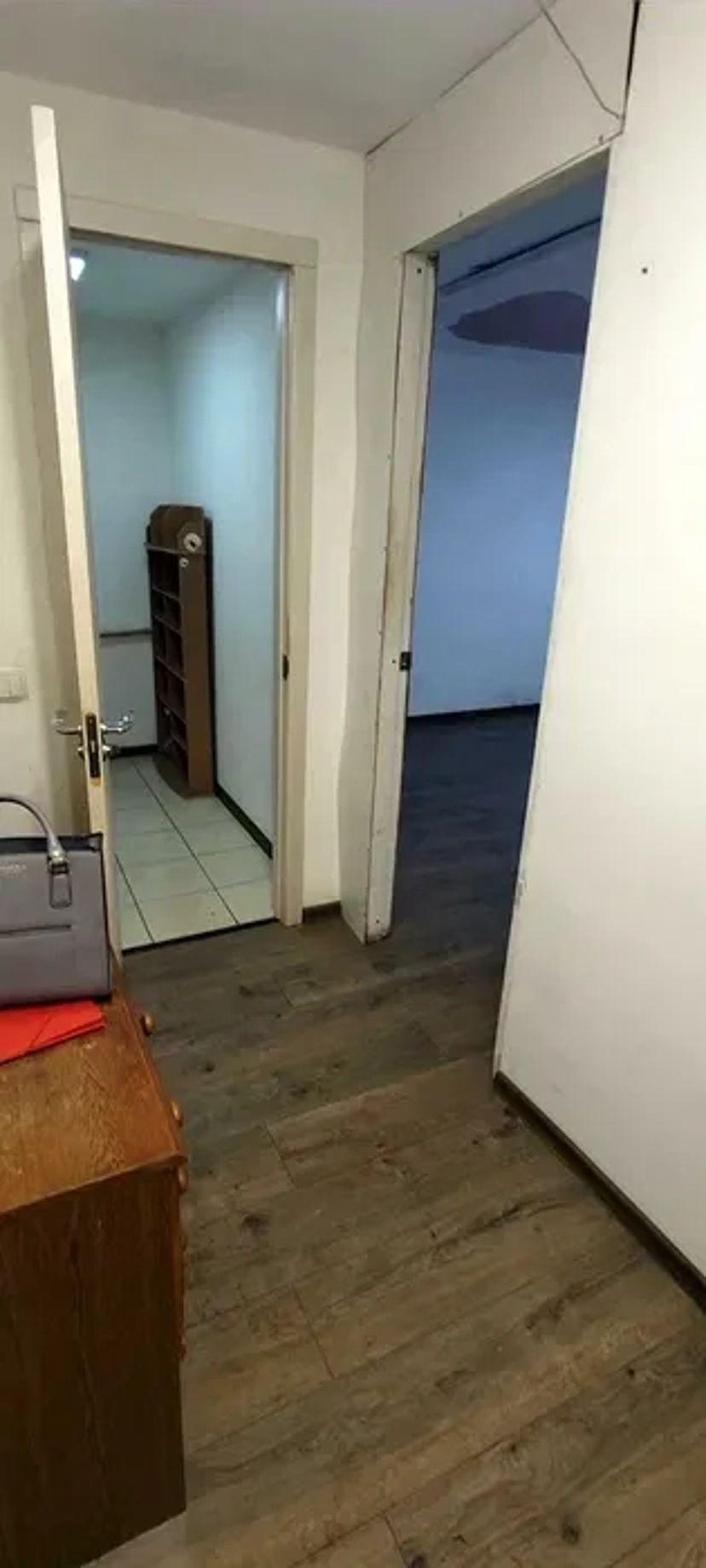 кабінет по вул. Херсонська Дніпро Арена поруч. 2 кімнати з ремонтом