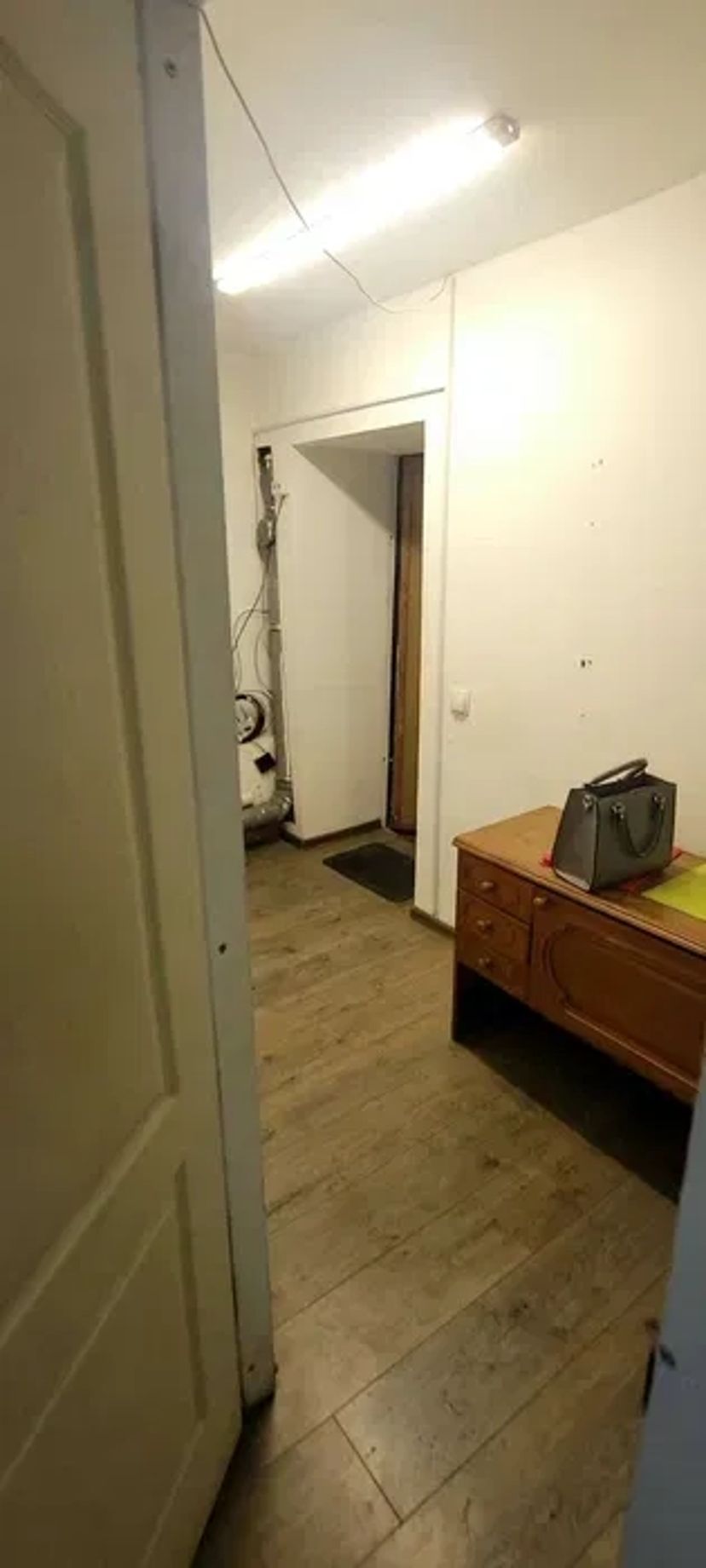 кабінет по вул. Херсонська Дніпро Арена поруч. 2 кімнати з ремонтом