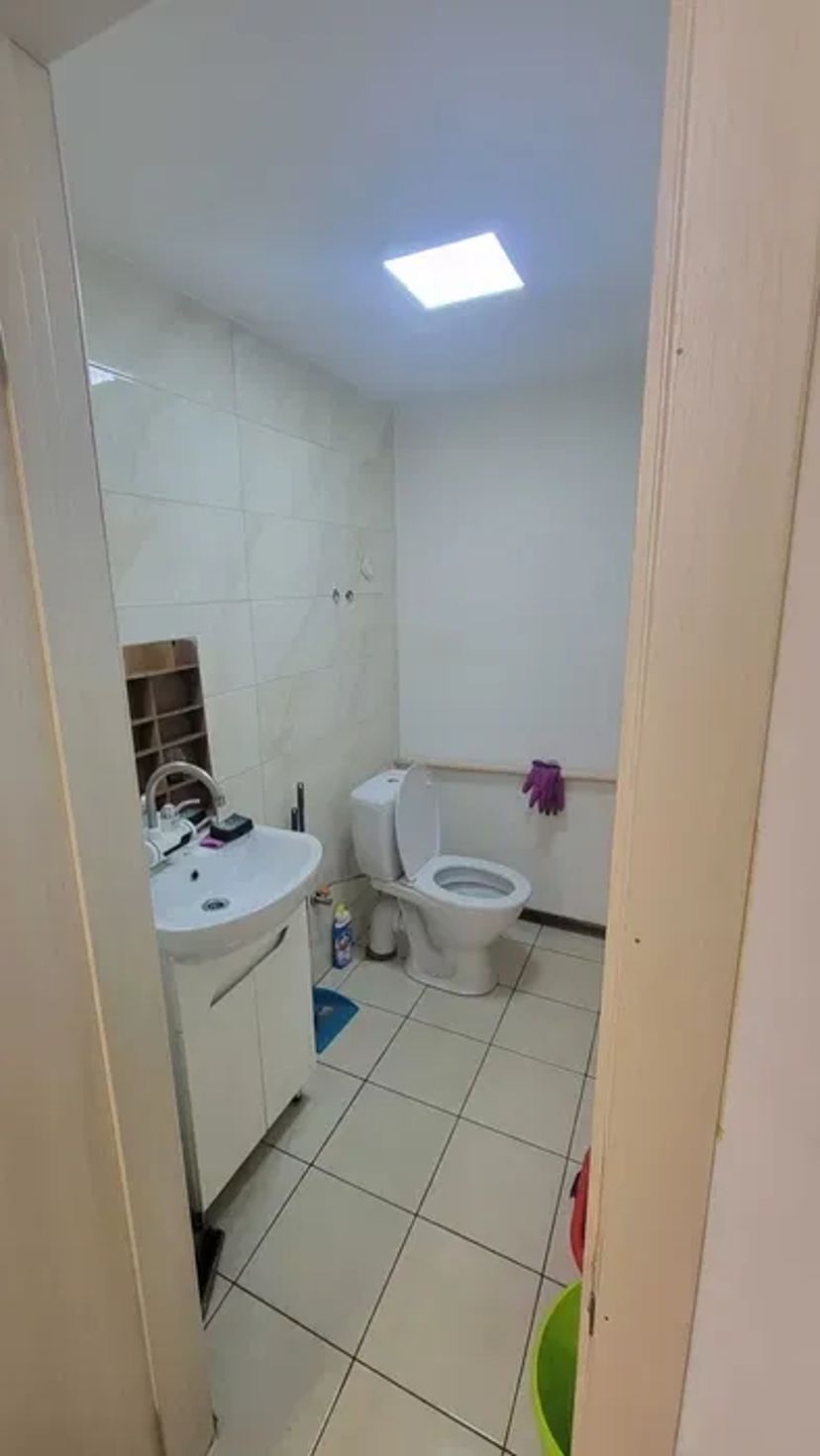 кабінет по вул. Херсонська Дніпро Арена поруч. 2 кімнати з ремонтом