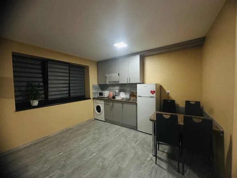 Житло подобово погодинно 2 кімнати 1 поверх квартира апартамент