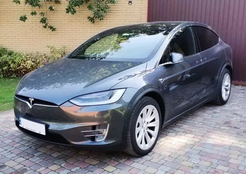 075 Tesla Model X сіра на весілля зйомки 