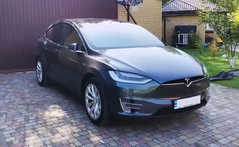 075 Tesla Model X сіра на весілля зйомки 
