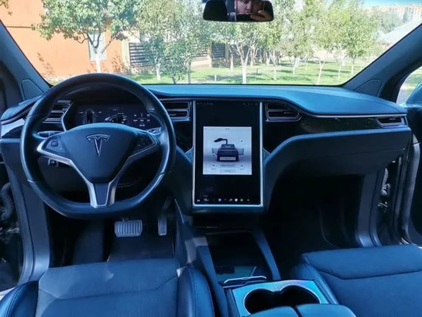 075 Tesla Model X сіра на весілля зйомки 
