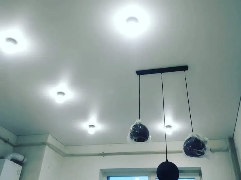 Натяжні стелі (Натяжные потолки)