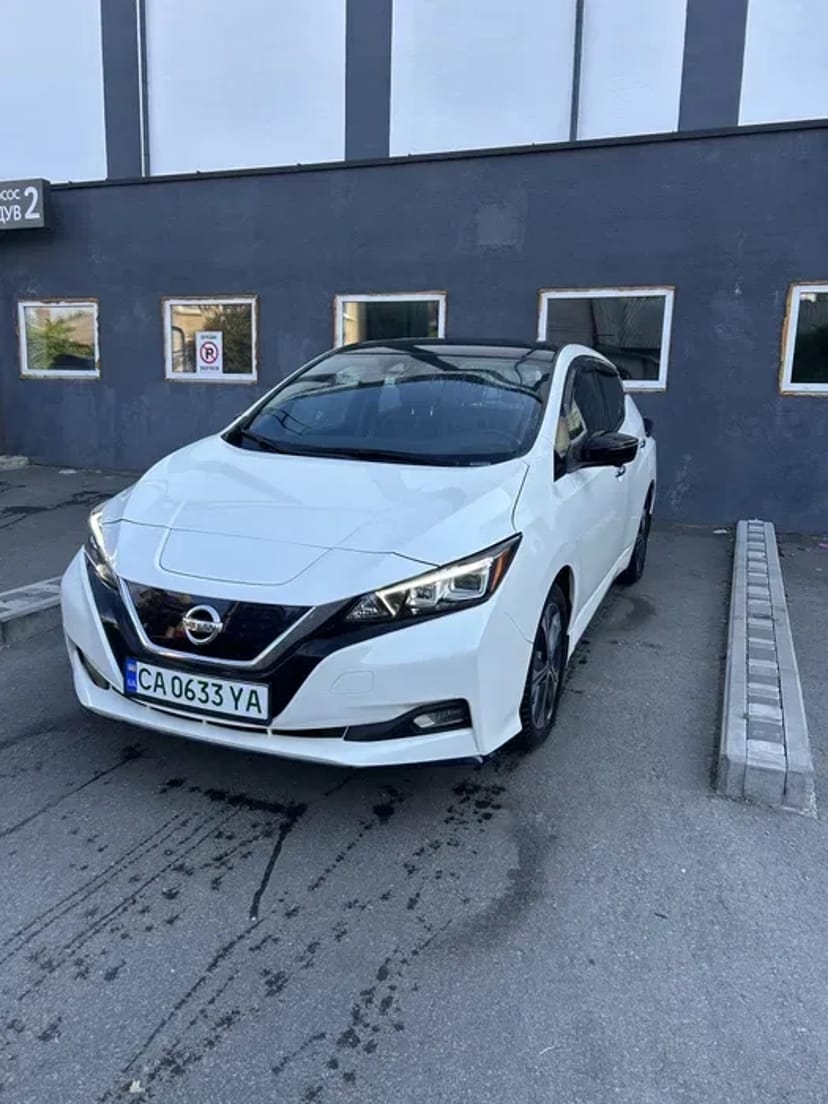 Елекрокар Nissan Leaf авто в таксі глово довгостроково!