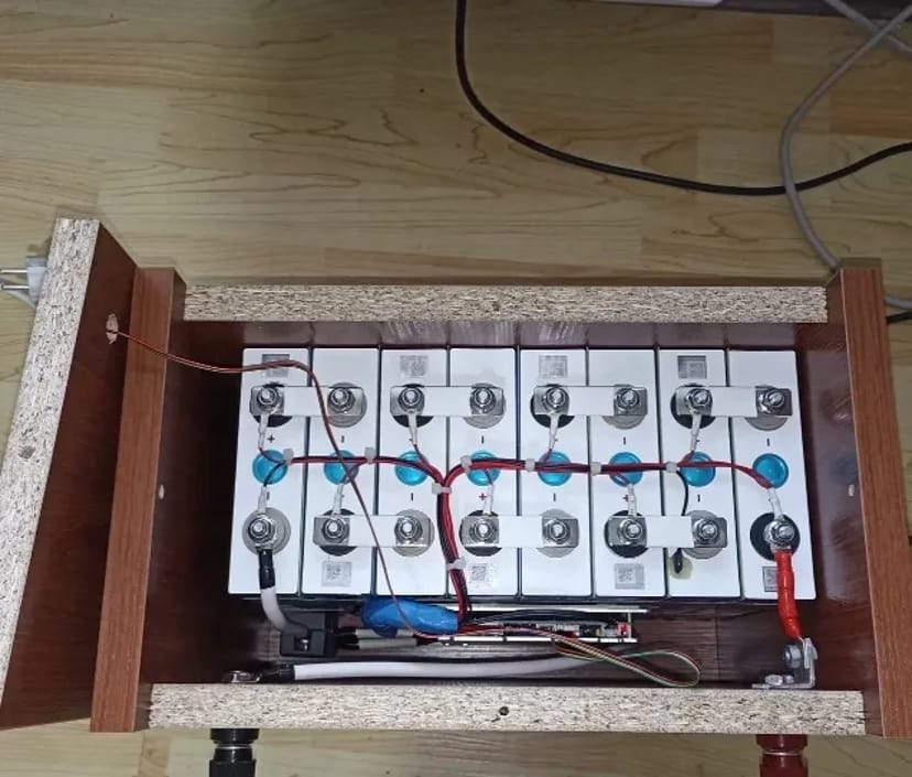 Збираємо на замовлення батареї та комплекти для постійного харчування квартир, офісів, будинків.