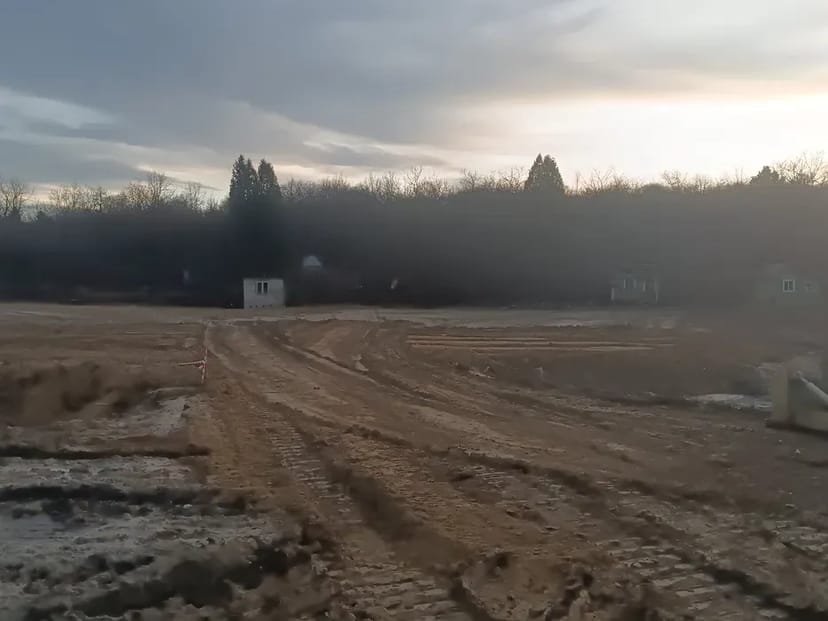 Чистка ділянок,вирівнювання,підсипка