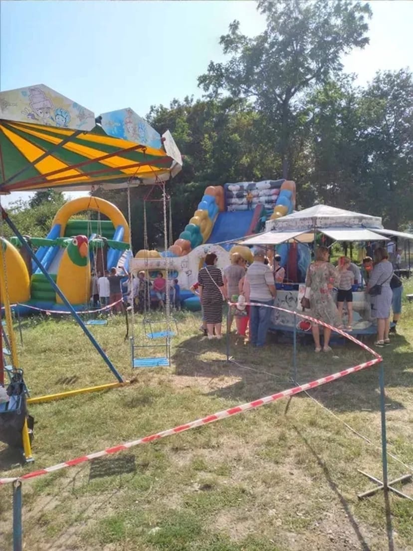 Батут , Надувні гірки , мега атракцион, каруселі , на свято