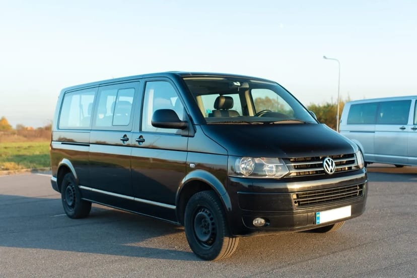 Мінівен Volkswagen Caravelle 2012 р - 8 пасажирських місць