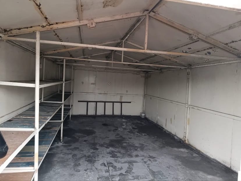 Просторий гараж для зберігання авто або речей