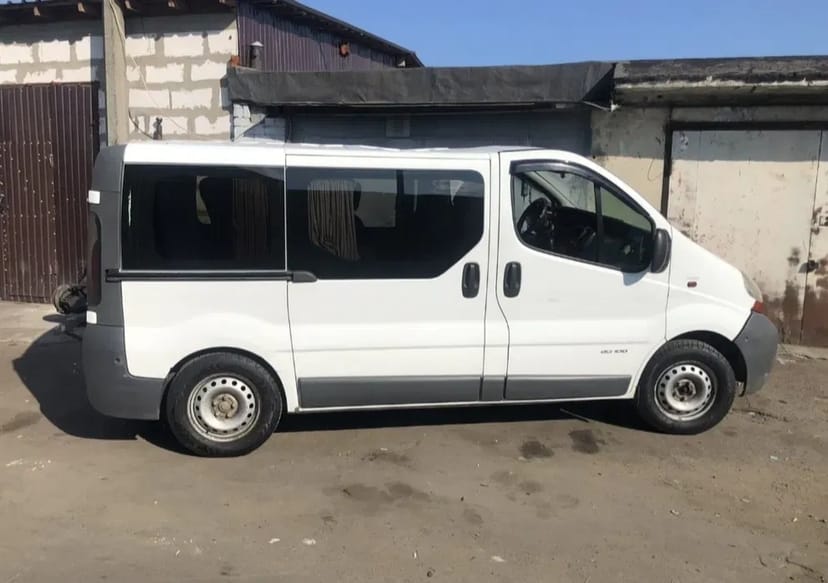Мікроавтобус 5000 грн/неділя.