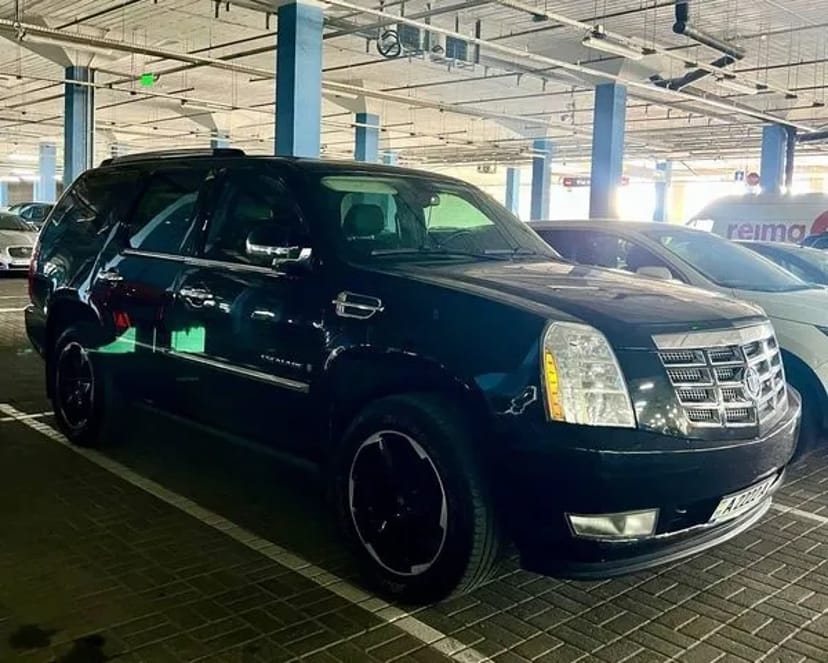 122 Позашляховик на весілля Cadillac Escalade з водієм