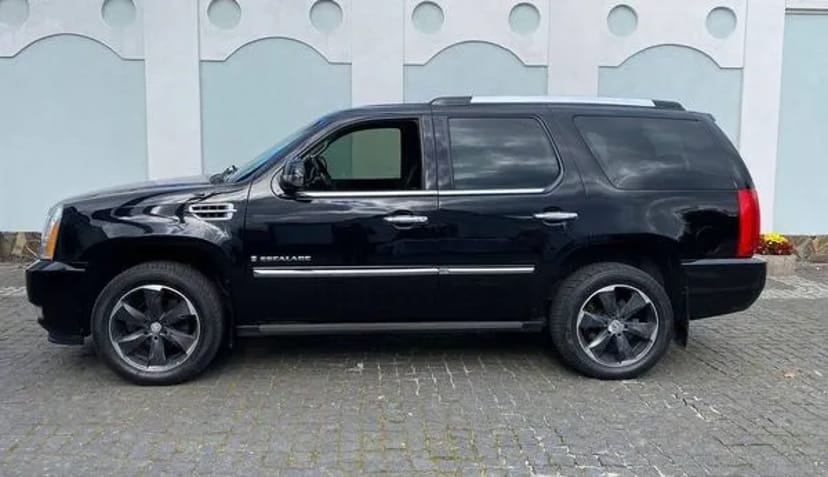 122 Позашляховик на весілля Cadillac Escalade з водієм
