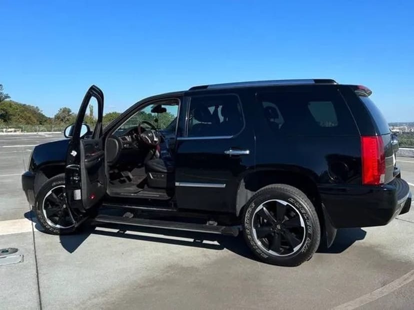 122 Позашляховик на весілля Cadillac Escalade з водієм