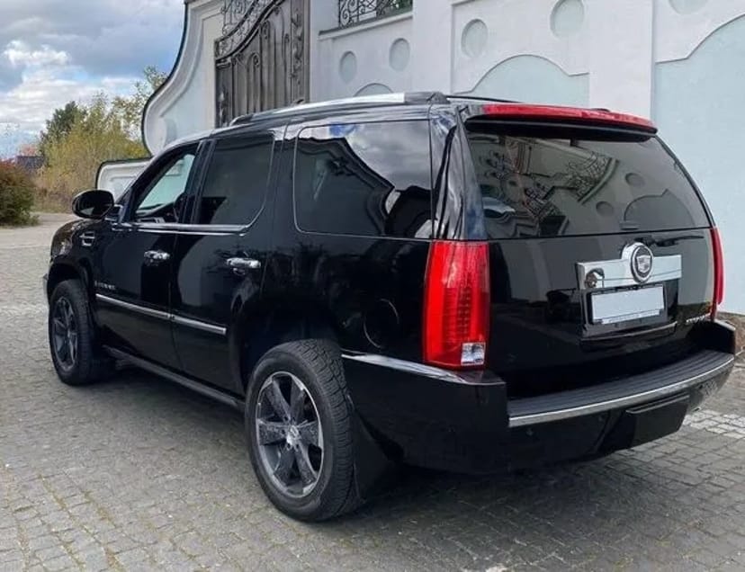 122 Позашляховик на весілля Cadillac Escalade з водієм